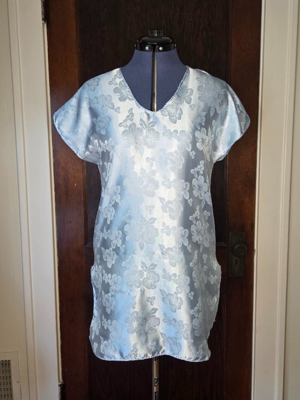 Vintage 80’s Union Made Beth Michaels Short Sleeve Blue Floral V-Neck Nightgown